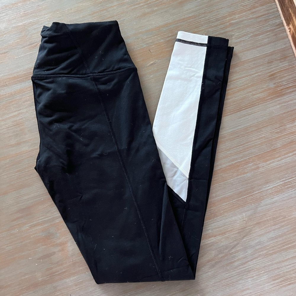 Victoria’s Secret sport athletic leggings. Size xs. Black with white and grey.
